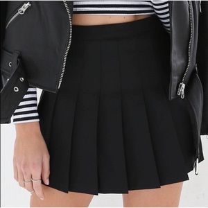 ✨NWOT Forever 21 Black Pleated Skirt✨